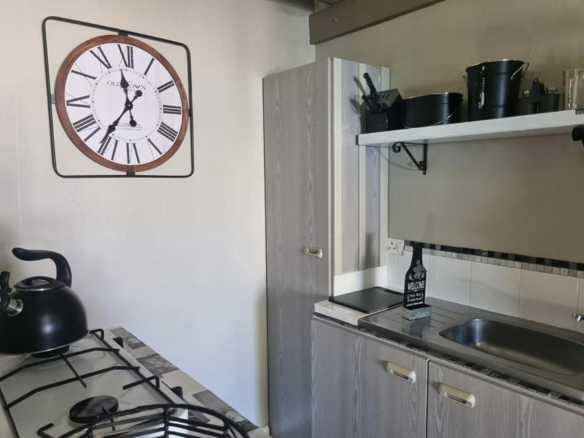 Angel 8 Airbnb Apartment 2 Robertson Kültér fotó