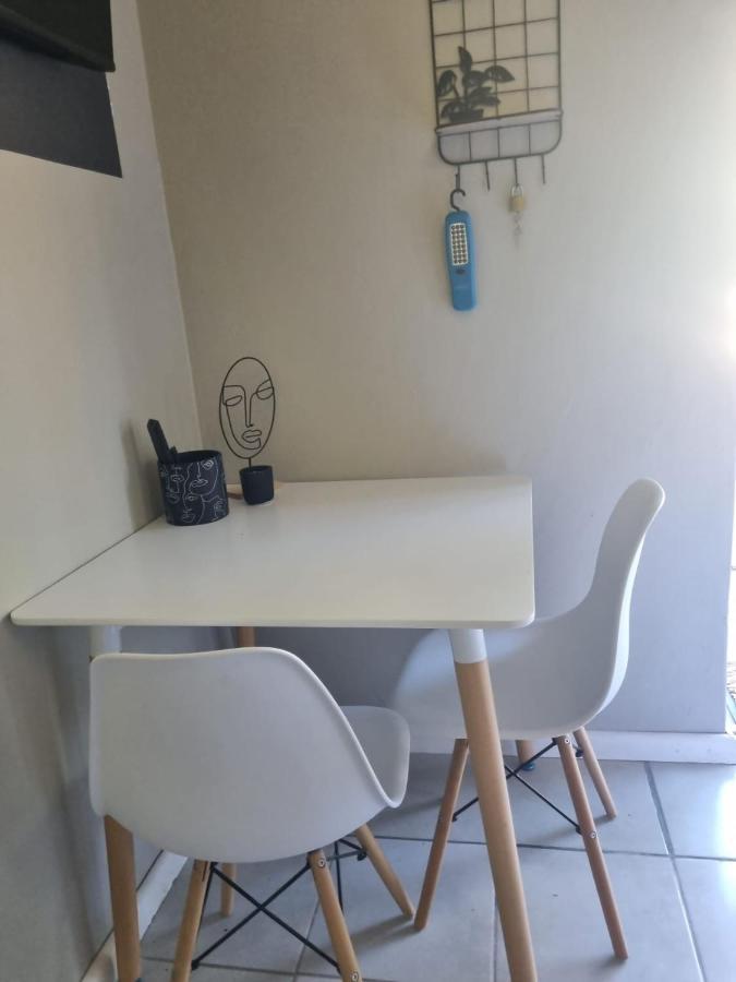 Angel 8 Airbnb Apartment 2 Robertson Kültér fotó